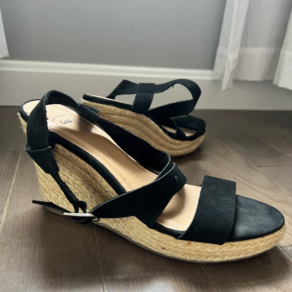 Black strap wedges